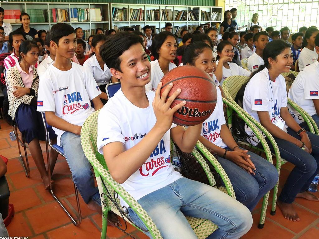 គន្លឹះបាញ់តិច: ការដឹកនាំ ចំពោះការបាញ់តិច